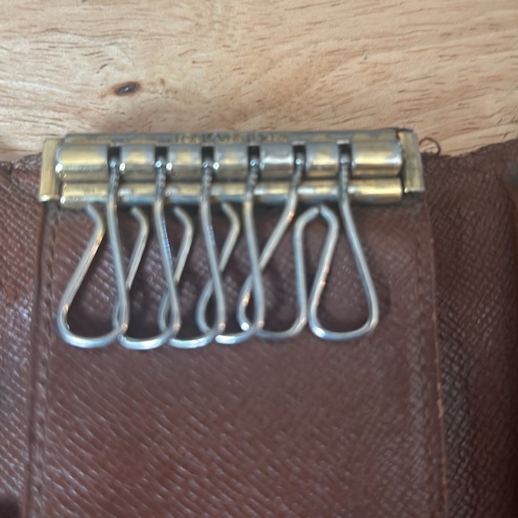 Authentic Louis Vuitton key holder - Picture 7 of 8